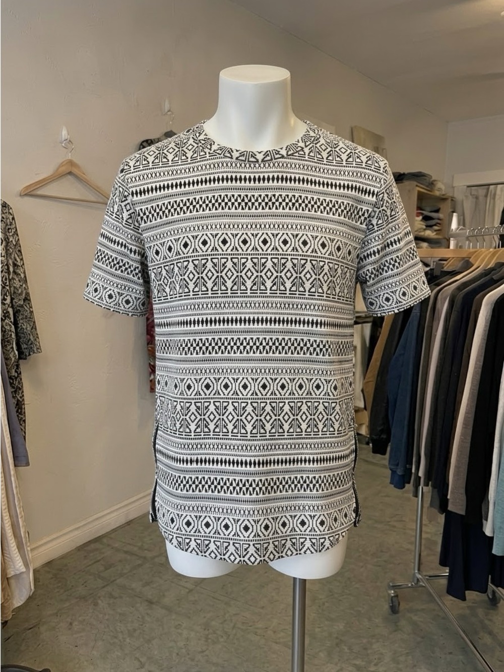 Kayden K White Black Geometric Aztec Long Line T Shirt Side Zip Up Men Size M